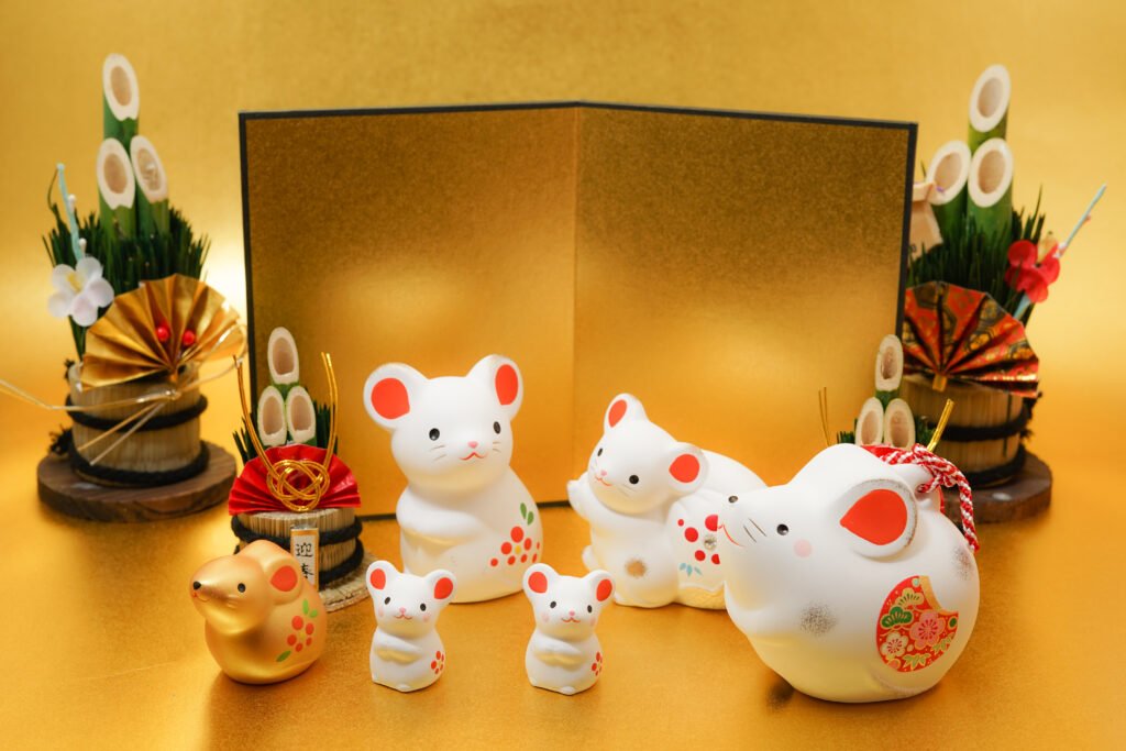 ตุ๊กตาเซรามิกรูปครอบครัวหนู ของมงคลเสริมโชคลาภปีชวดวางประดับบ้าน